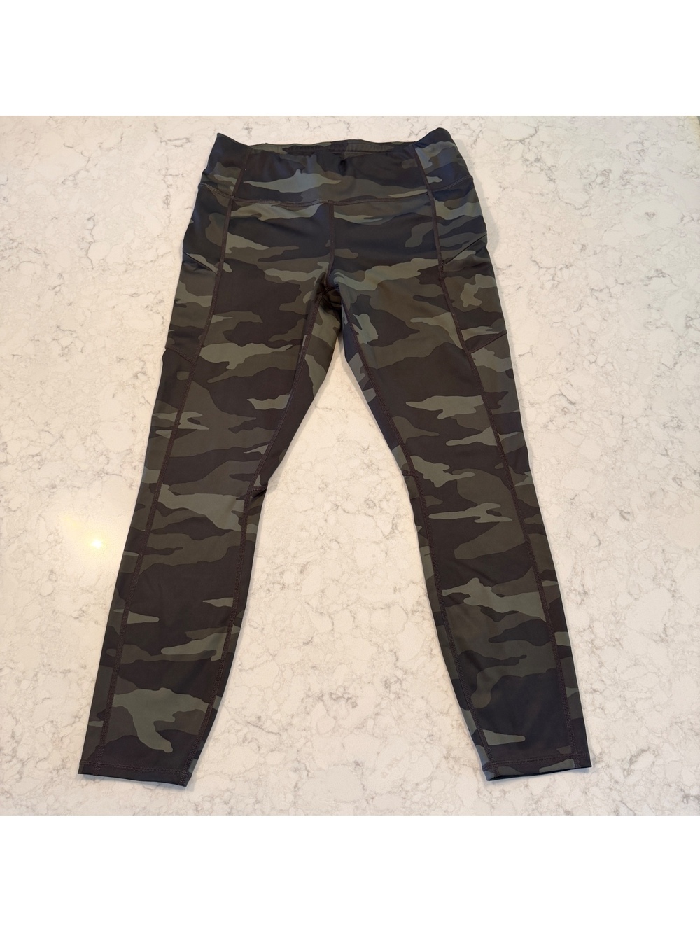 Athleta Camo Contender 7/8 Tights Side Zip Pockets Olive Green MED EUC